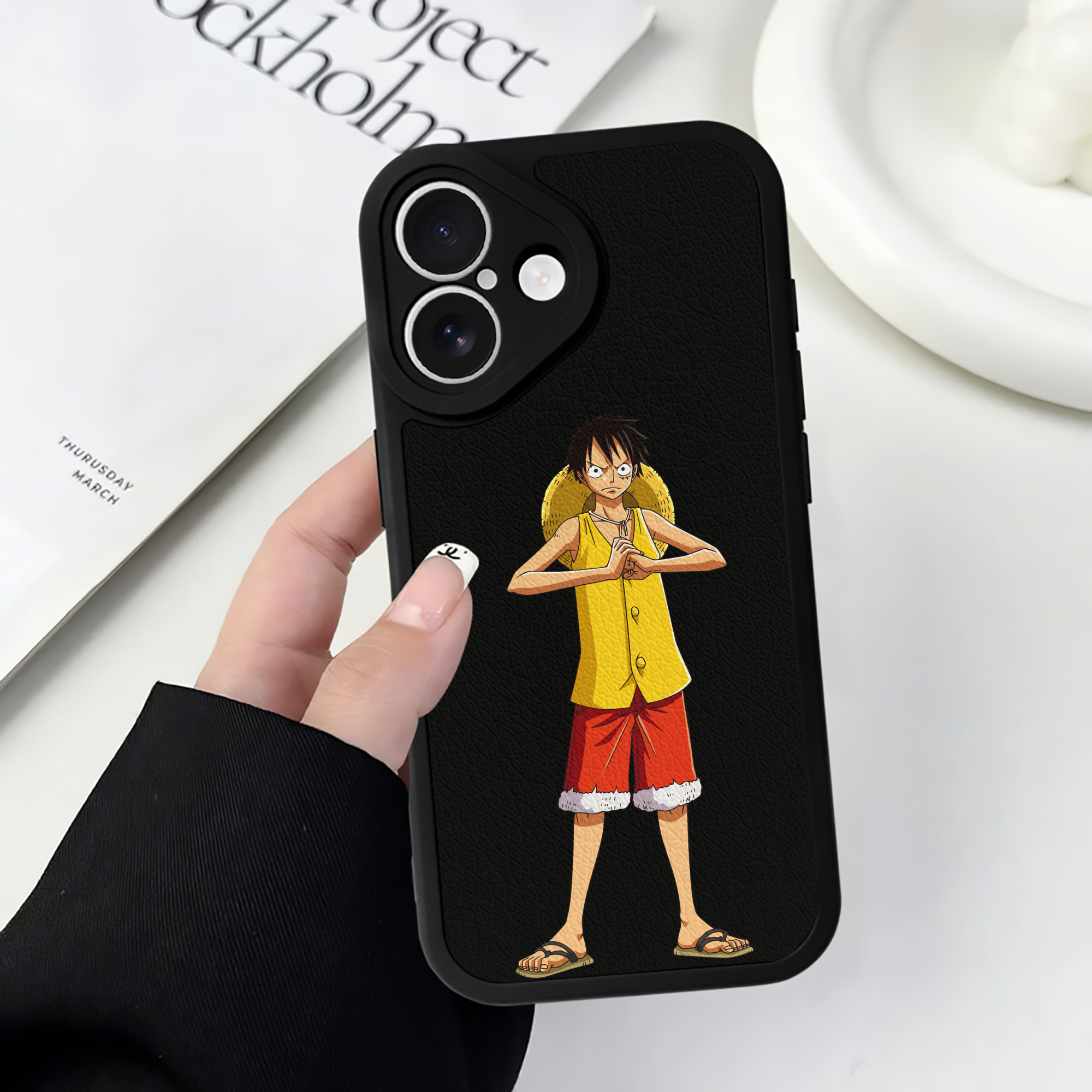 （画像用） ワンピース モンキー・D・ルフィ ONE PIECE Monkey D. Luffy 【iPhone 16シリーズ対応】シリコンスマホケース（レザー調） 材質：シリコン